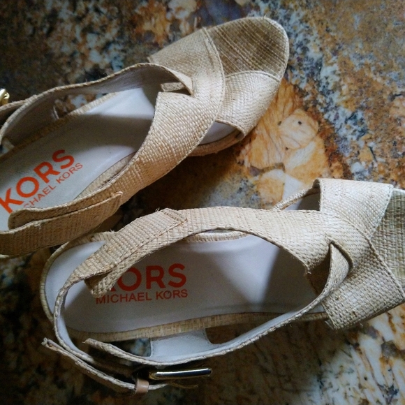 Chunky Heel Raffia Sandals - Picture 4 of 5